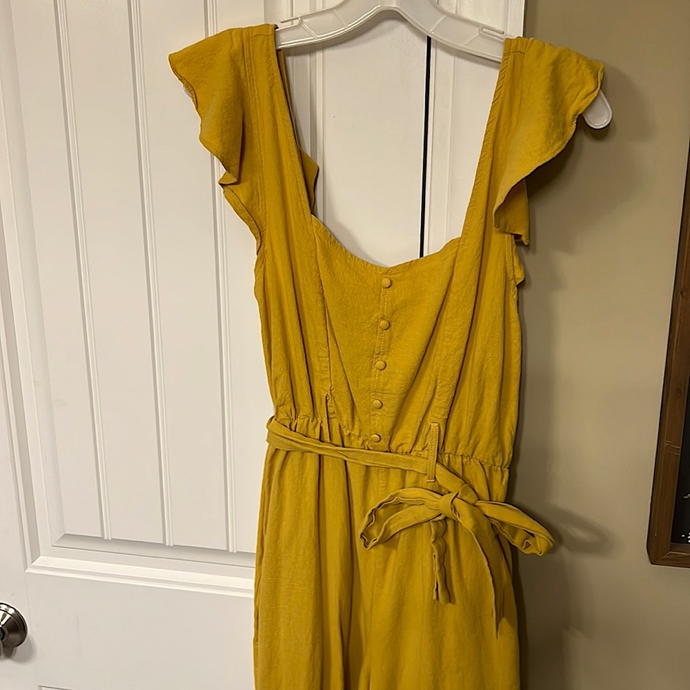 Super cute jumpsuit! Great color!!